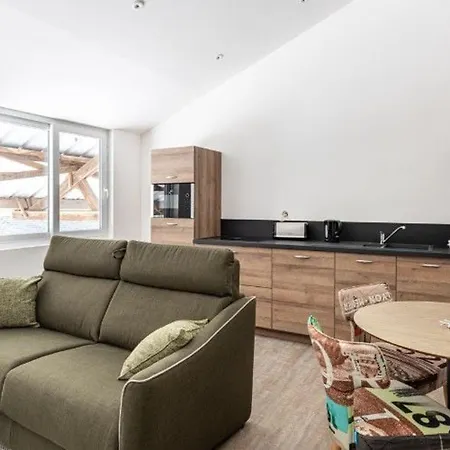 Confortable 3 Avec Poêle à Bois - Api-1-52-639 * Jumièges